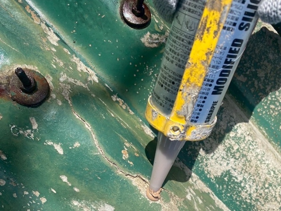 ④ 屋根下塗り（下地の保護と密着強化）