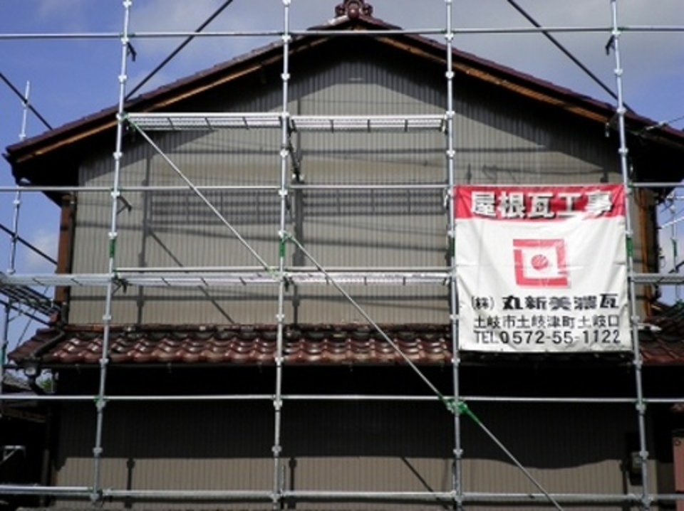 岐阜県土岐市　外壁塗装と板金張り替えと隅棟の積み直し