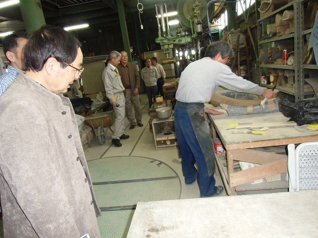 弊社の瓦工場へ製品確認に来ていただきました