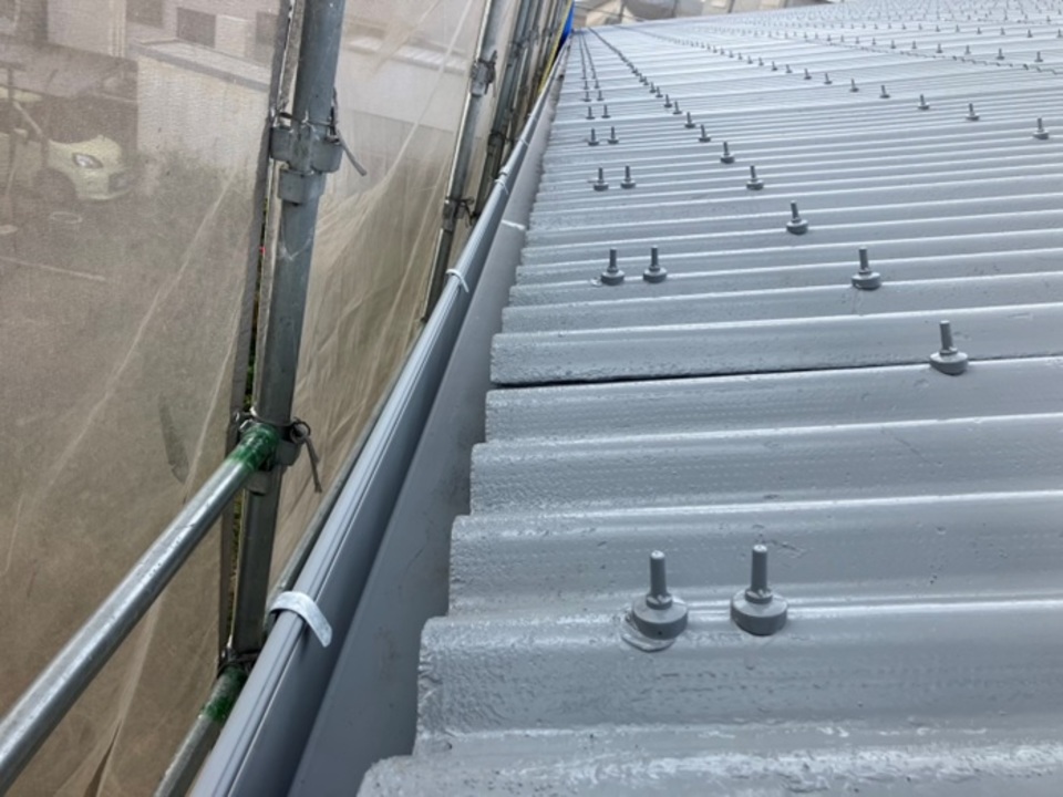 ⑤ 屋根　塗装仕上げ