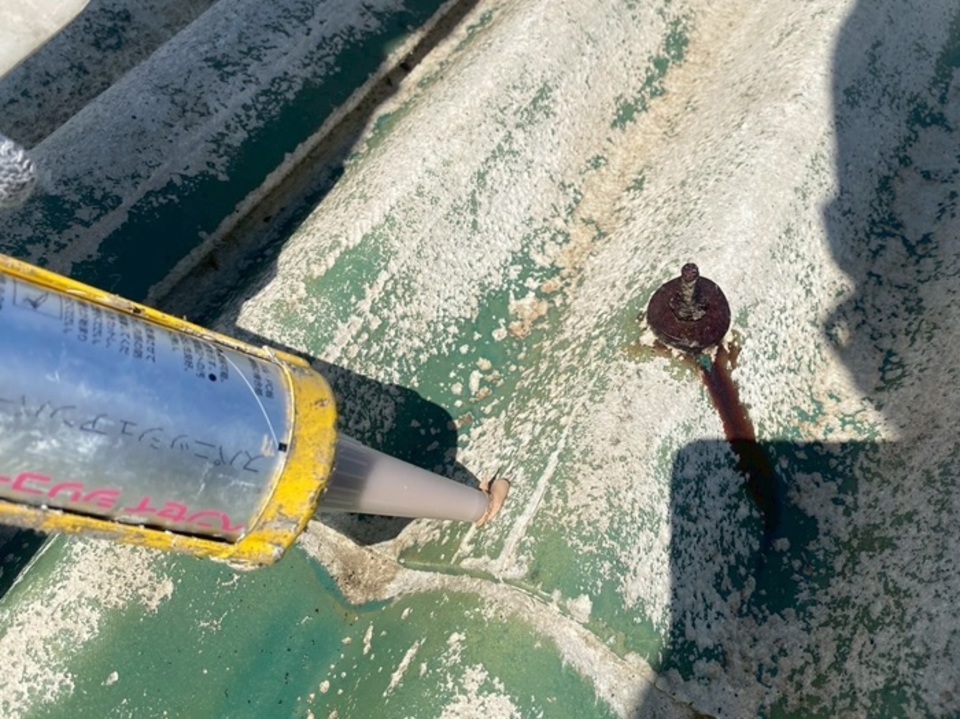 ④ 屋根下塗り（下地の保護と密着強化