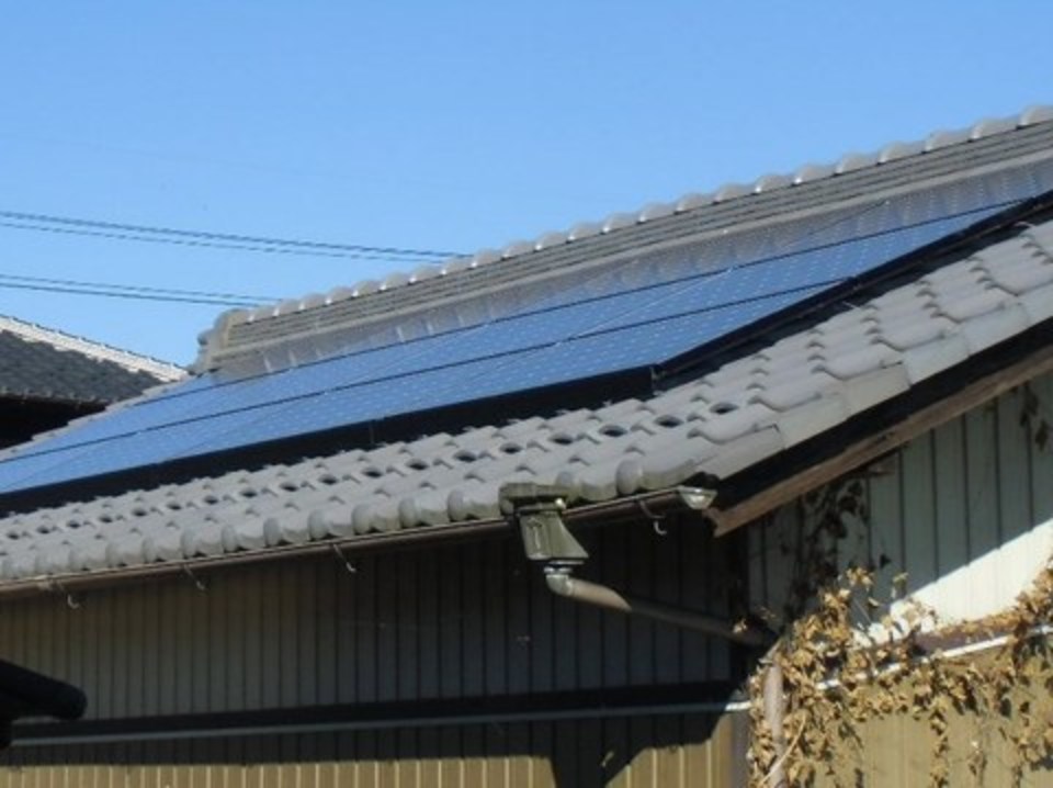 瑞浪市　和瓦にパナソニック太陽光発電パネルを設置