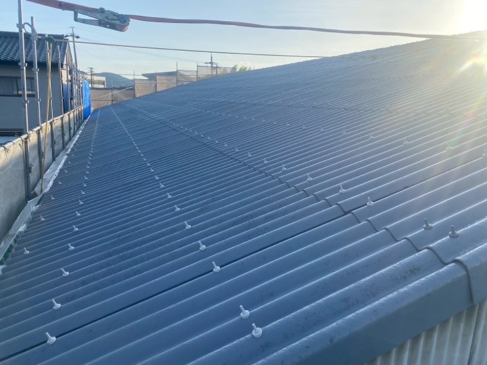 ⑤ 屋根　塗装仕上げ