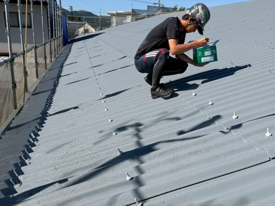 ⑤ 屋根　塗装仕上げ