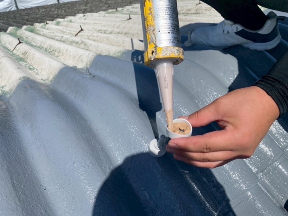 ④ 屋根下塗り（下地の保護と密着強化）