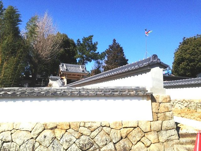 脇塀の工事が終了しました。