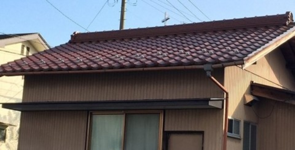 瑞浪市　棟瓦の積み替えと雪止金具の取付工事
