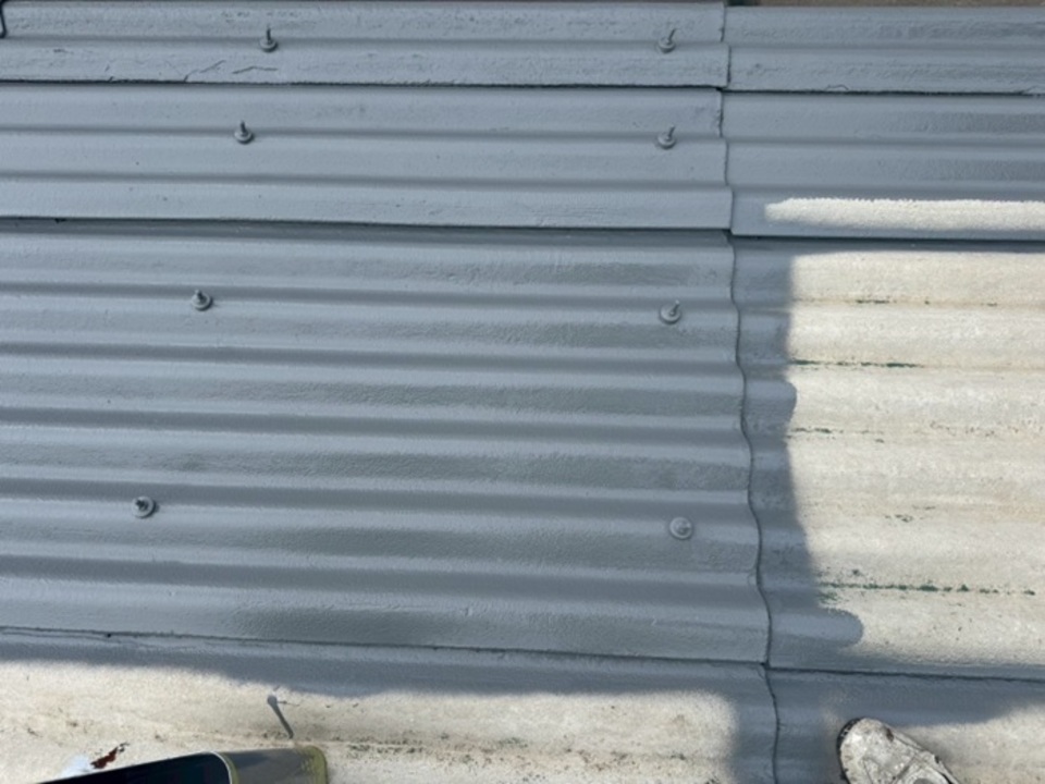 ⑤ 屋根　塗装仕上げ