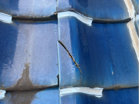 割れた瓦１枚の差し替え工事