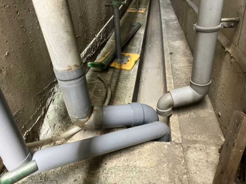 ⑦ 軒樋（のきどい）の付け直し