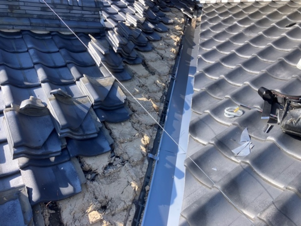 3. 新品の谷板を施工