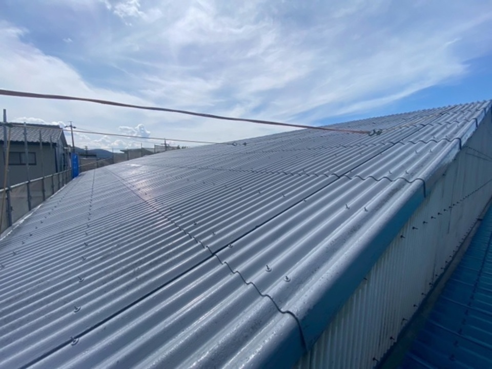 ⑤ 屋根　塗装仕上げ