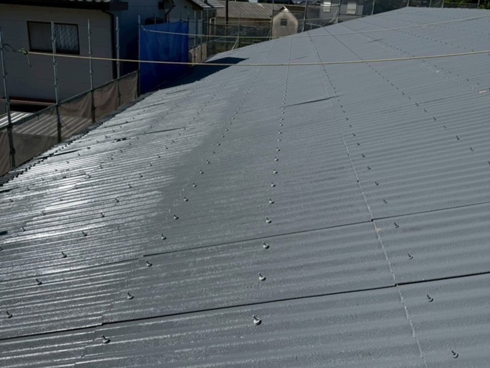 ⑤ 屋根　塗装仕上げ