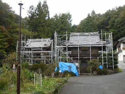 増福寺様の山門と鐘楼屋根が葺き上がりました