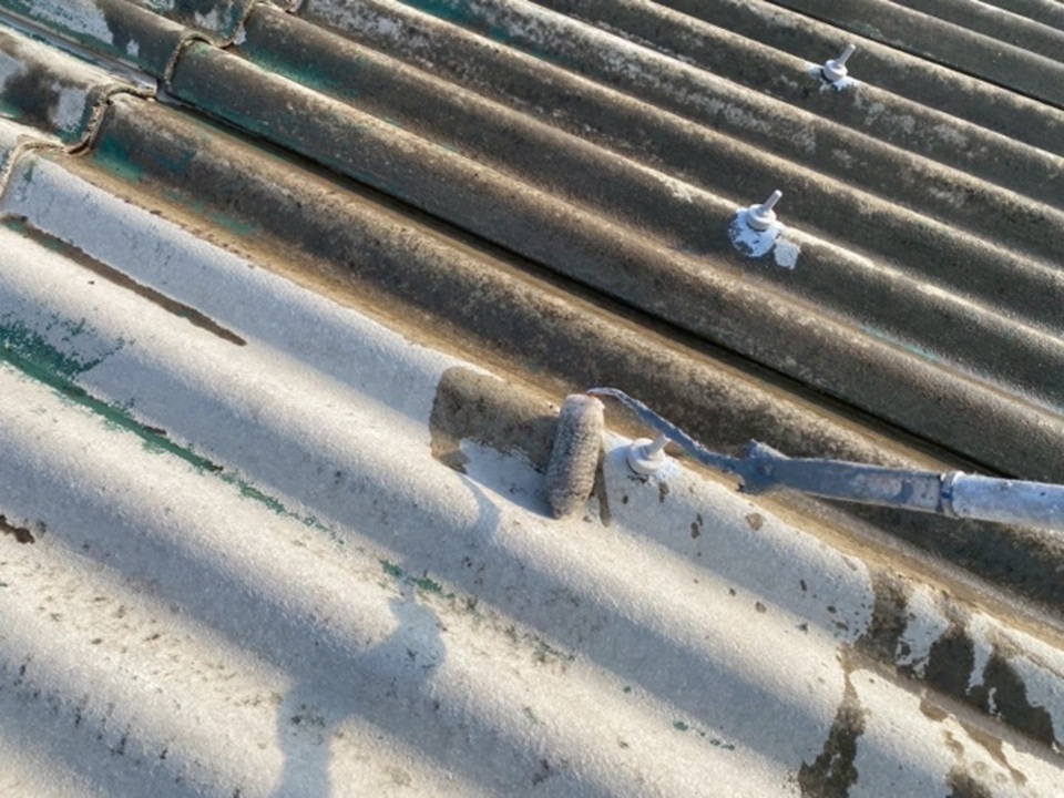 ④ 屋根下塗り（下地の保護と密着強化）