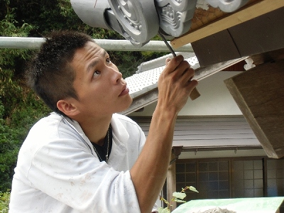 鐘楼の漆喰塗り