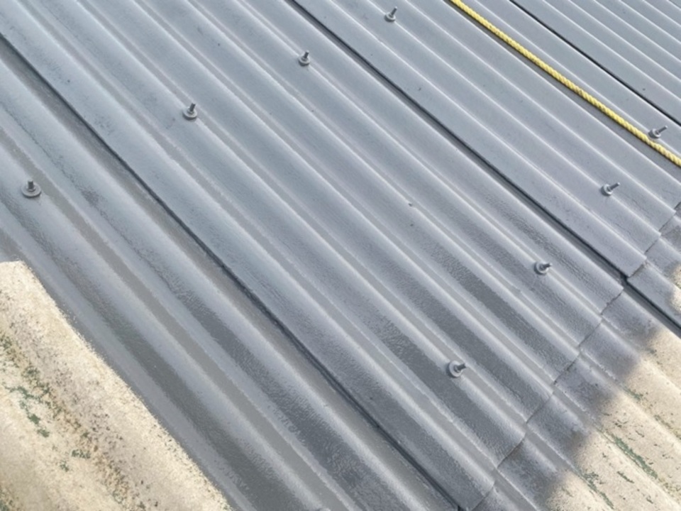 ⑤ 屋根　塗装仕上げ