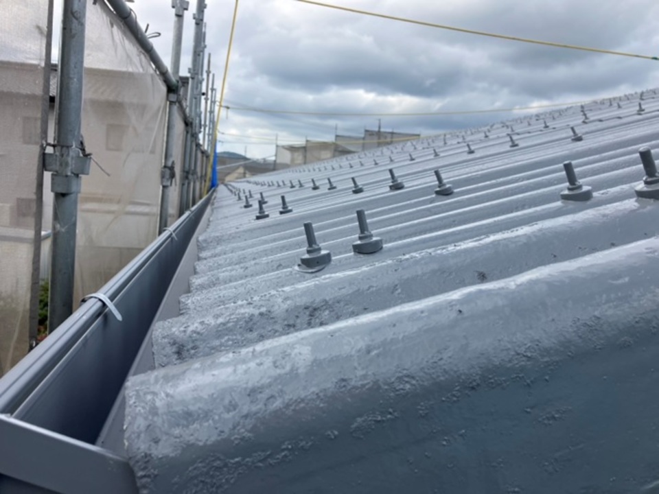 ⑤ 屋根　塗装仕上げ