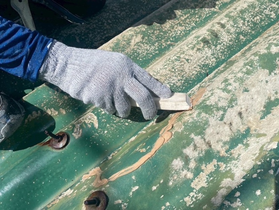 ④ 屋根下塗り（下地の保護と密着強化