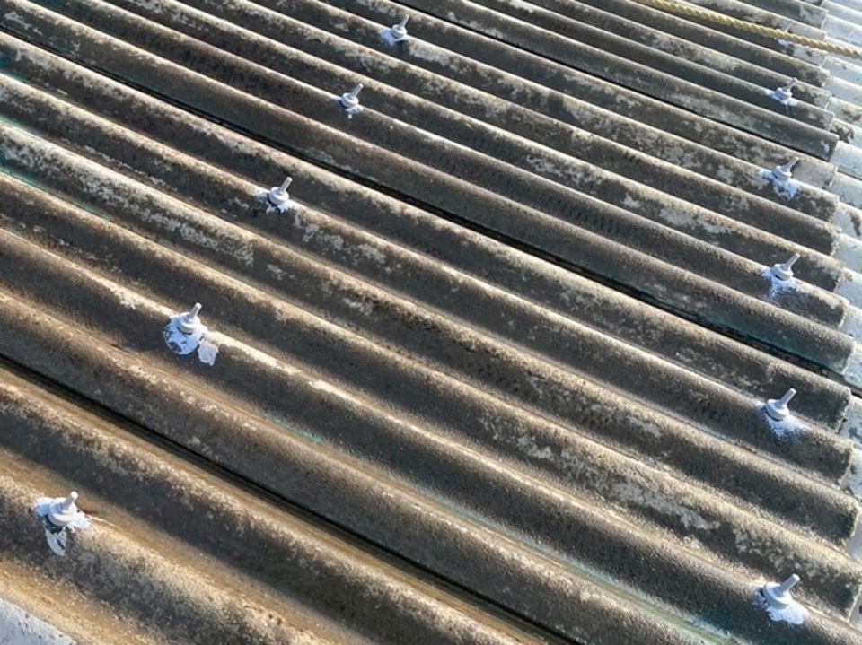 ④ 屋根下塗り（下地の保護と密着強化）